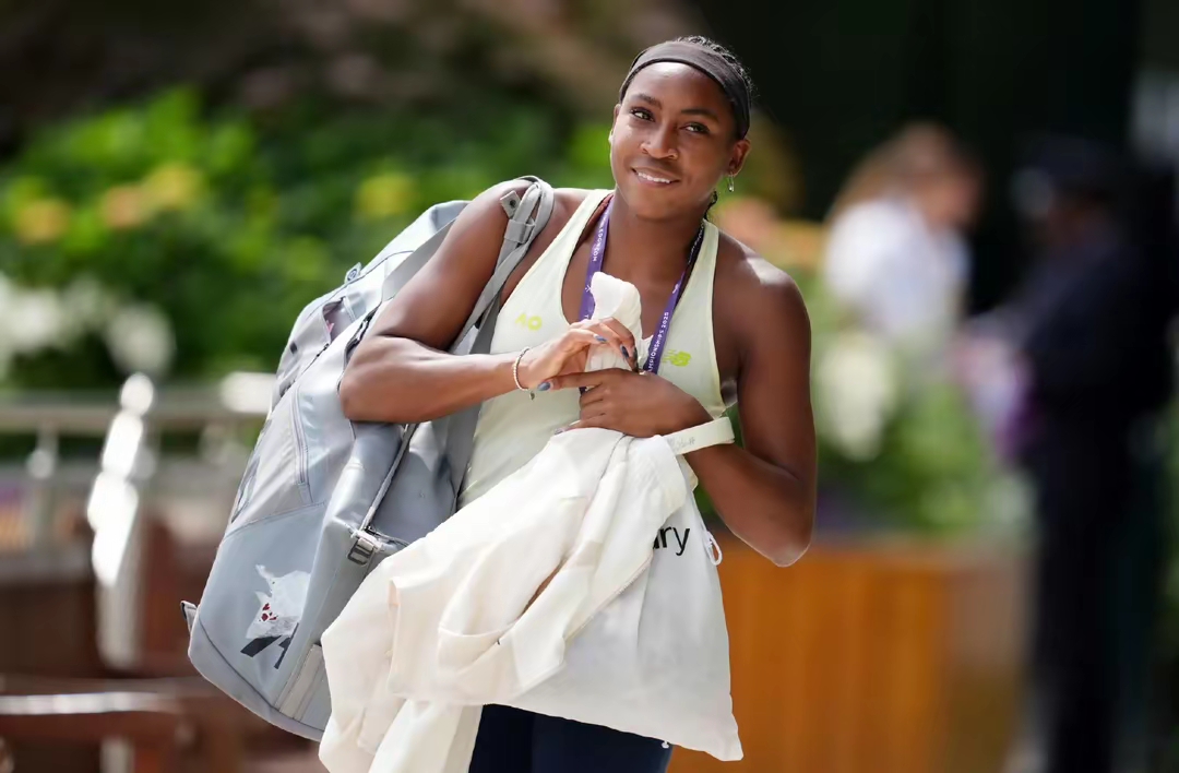 多宝网页版 -赛地聚焦——亚冠国际比赛日热度飙升，埃因霍温篮板制胜，球迷炸锅，更衣室氛围转暖的简单介绍